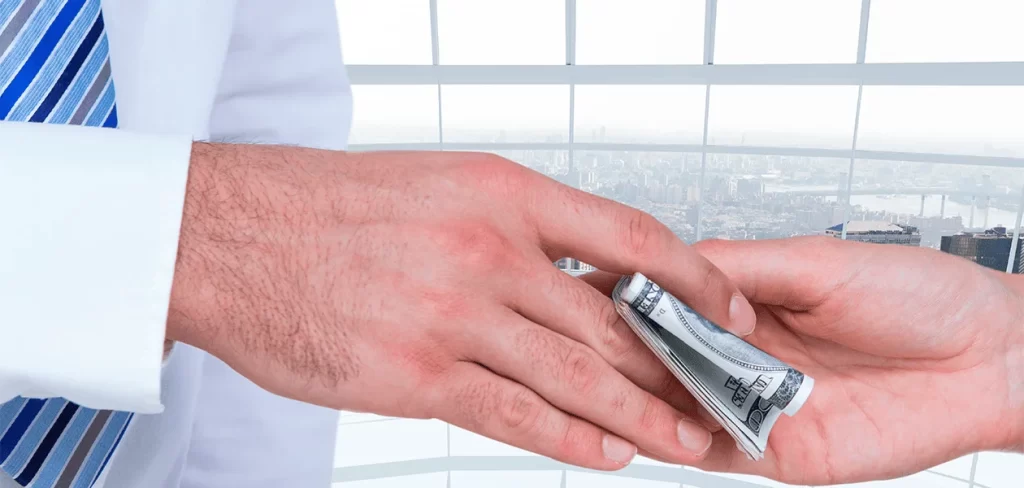 no mostrar dinero en publico