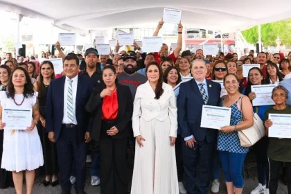 Tere Jiménez reconoce al magisterio de Aguascalientes, entrega medallas y anuncia más inversión en educación durante el Día del Maestro 2025.