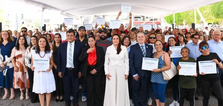 Tere Jiménez reconoce al magisterio de Aguascalientes, entrega medallas y anuncia más inversión en educación durante el Día del Maestro 2025.