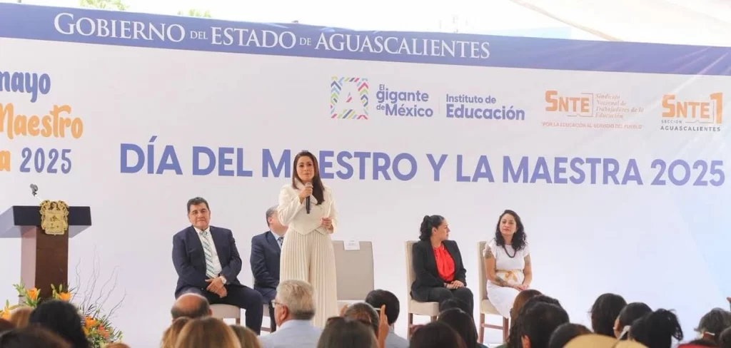 Tere Jiménez reconoce a más de 300 docentes por su trayectoria y anuncia mayor inversión educativa en Aguascalientes para 2025.