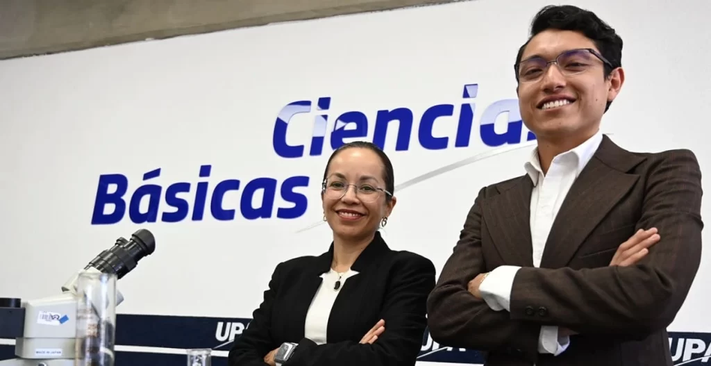 Jóvenes universitarios del Instituto de Ciencia y Tecnología