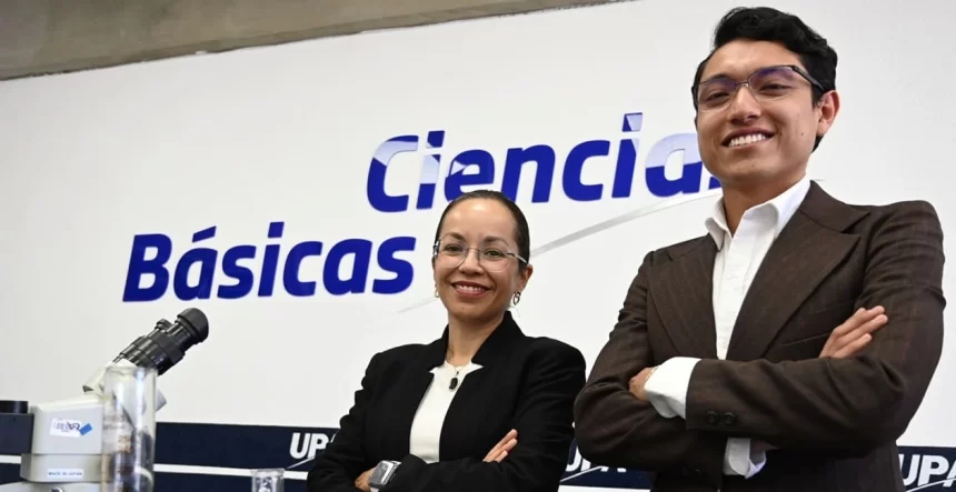 Jóvenes universitarios del Instituto de Ciencia y Tecnología