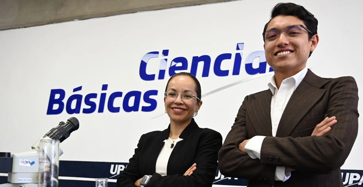 Jóvenes universitarios del Instituto de Ciencia y Tecnología