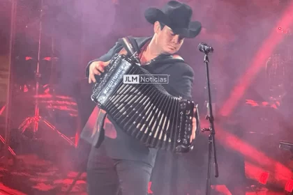 Alfredo Olivas durante su presentación en el Palenque de la Feria Nacional de San Marcos 2025. Foto: JLMNoticias / Adán De la cruz.