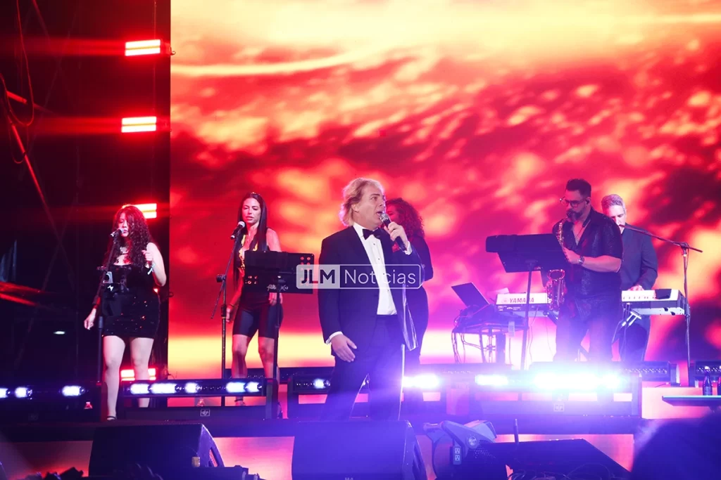 Cristian Castro ofrecio uno de los conciertos mas emotivos de la Feria Nacional de San Marcos