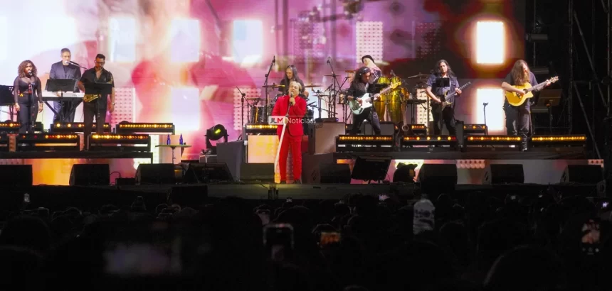 El cantante mexicano Cristian Castro se presentó con un gran concierto en el Foro de las Estrellas