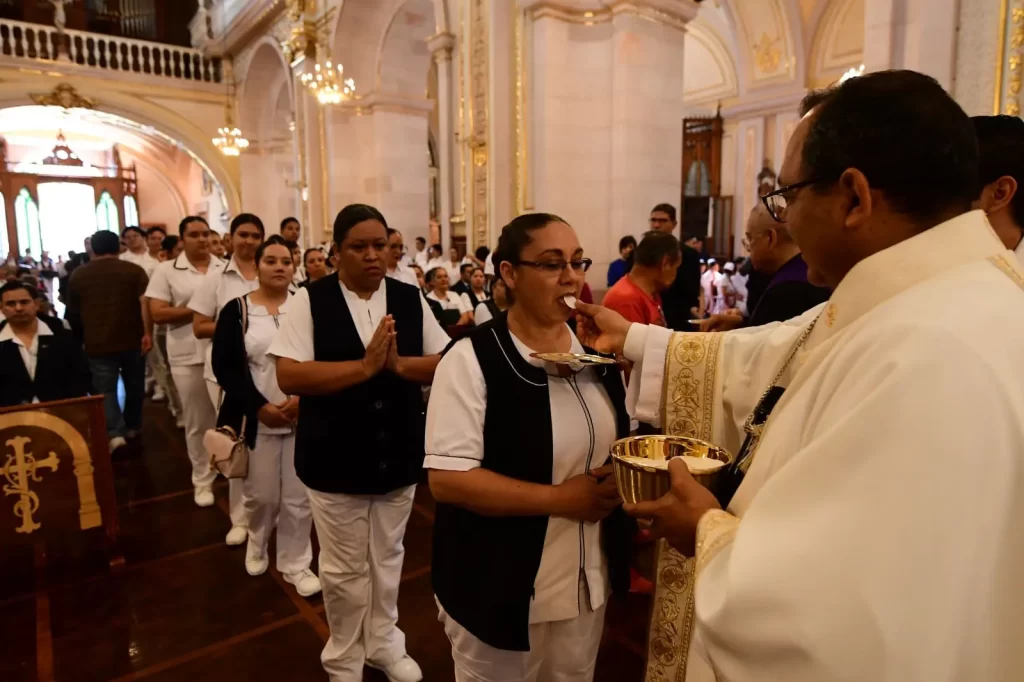 Enfermeros de Aguacalientes participaron de una misa en su honor