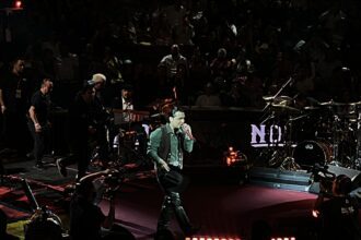 Christian Nodal desborda desamor y orgullo por sus raíces mexicanas en el Palenque de la FNSM