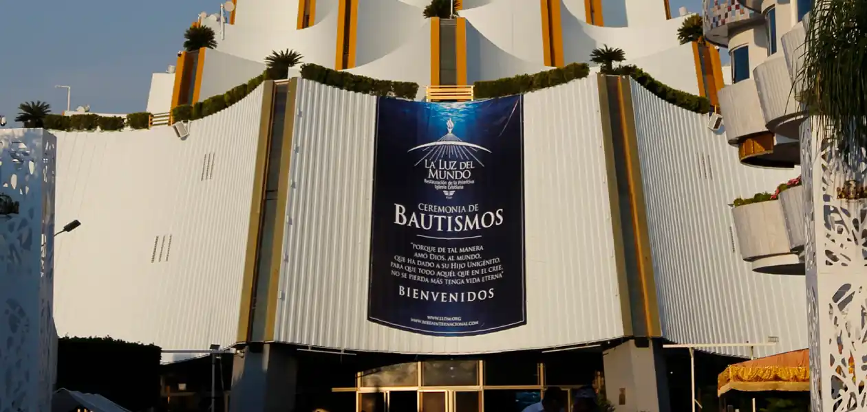 Feligreses de la iglesia La Luz del Mundo en Guadalajara, Jalisco. Candidatos vinculados con narcotráfico y sectas religiosas, sombras en elección judicial. Foto: JLMNoticias / EFE/ Francisco Guasco/ARCHIVO.