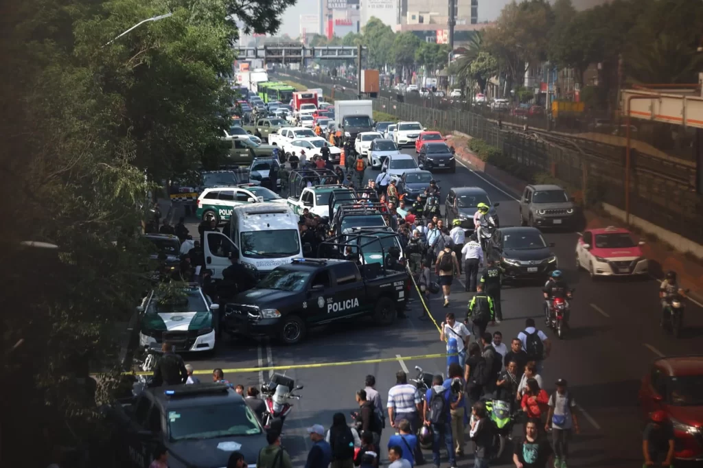 Intensa movilizacion se efectuo en la Calzada Tlalpan ante el asesinato de los funcionarios