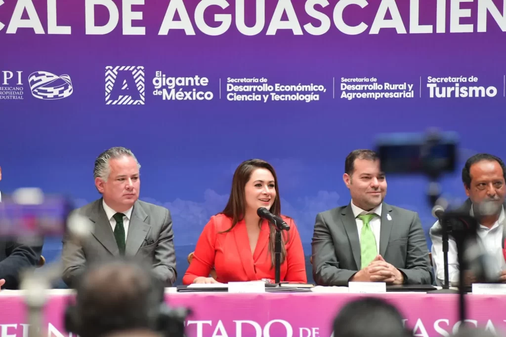 Anunció la creación del distintivo Mezcal de Aguascalientes y la Ruta del Mezcal, así como apoyos para emprendedores, entre otros
