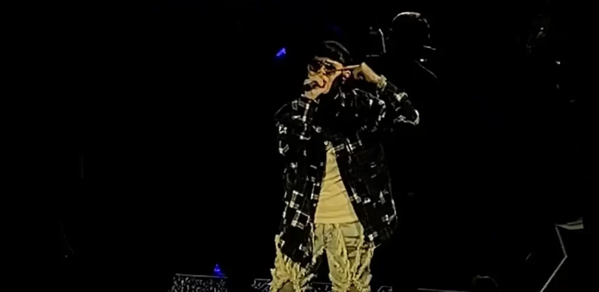 Junior H durante su presentación en el Palenque de Aguascalientes. Foto: JLMNoticias / Ceci Ruiz.