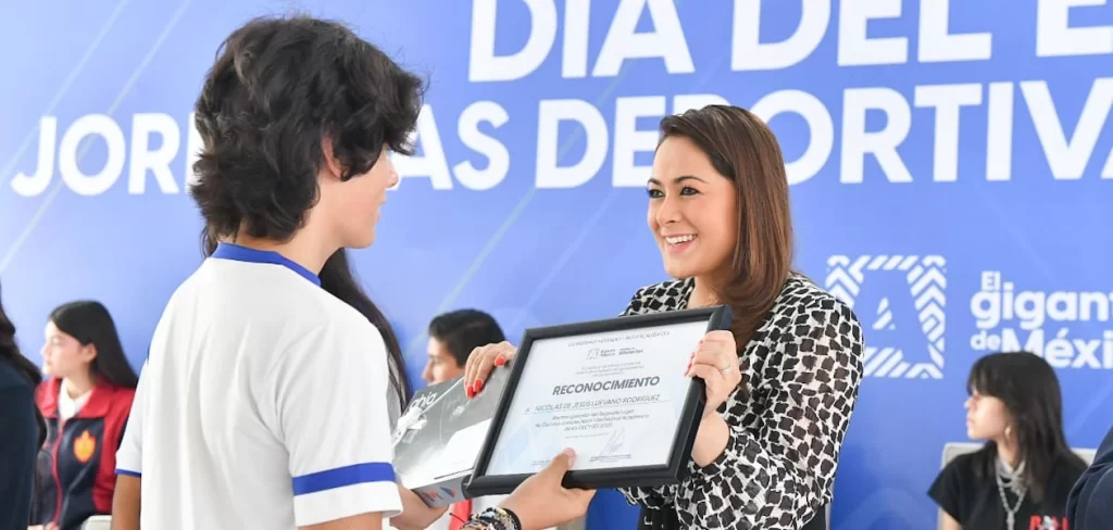 Tere Jiménez celebra el Día del Estudiante con las Jornadas Deportivas y Culturales 2025 en Aguascalientes, reafirmando su compromiso con la educación pública de calidad y el talento juvenil.