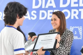 Tere Jiménez celebra el Día del Estudiante con las Jornadas Deportivas y Culturales 2025 en Aguascalientes, reafirmando su compromiso con la educación pública de calidad y el talento juvenil.