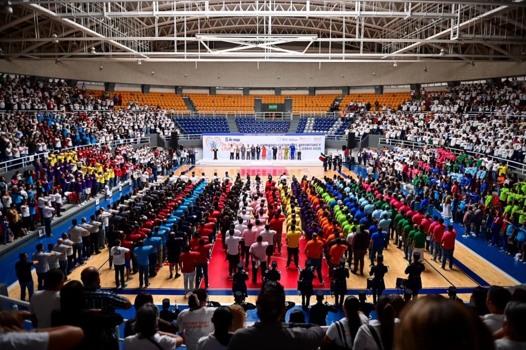 Mas de 2 mil 500 docentes y personal educativo participaron del evento