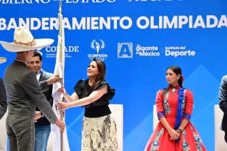 Tere Jiménez abanderó a la delegación de Aguascalientes que participará en la Olimpiada Nacional Conade 2025, conformada por 755 integrantes y activa en 43 disciplinas deportivas en cinco estados sede.