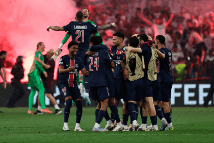 Los jugadores del PSG celebran la victoria en la final de la UEFA Champions League entre Paris Saint-Germain y el Inter de Milán en Múnich, Alemania. Foto de JLMNoticias / EFE / EPA / FILIP SINGER.