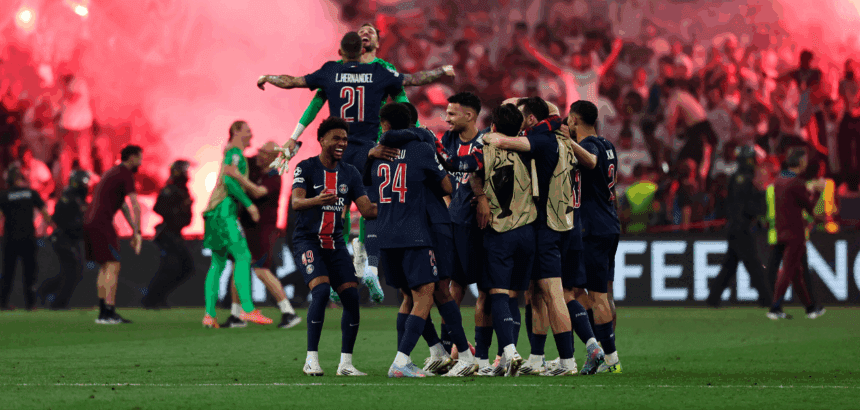 Los jugadores del PSG celebran la victoria en la final de la UEFA Champions League entre Paris Saint-Germain y el Inter de Milán en Múnich, Alemania. Foto de JLMNoticias / EFE / EPA / FILIP SINGER.