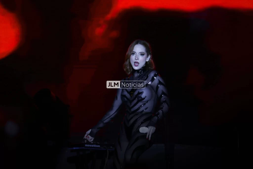 Paty Cantu derrocho sensualidad en el Foro de las Estrellas