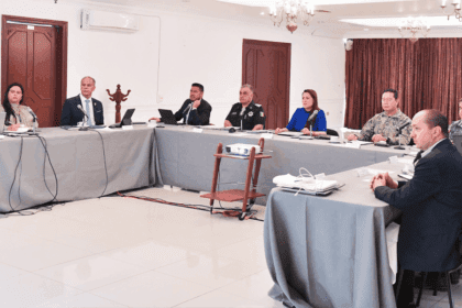 Tere Jiménez durante la reunión que sostuvo con corporaciones de seguridad