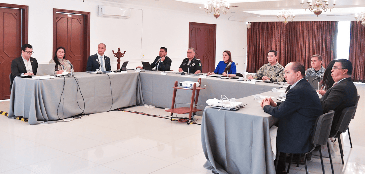 Tere Jiménez durante la reunión que sostuvo con corporaciones de seguridad