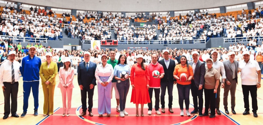 La mandataria estatal Tere Jiménez encabezó el inicio de los festejos por el día del maestro