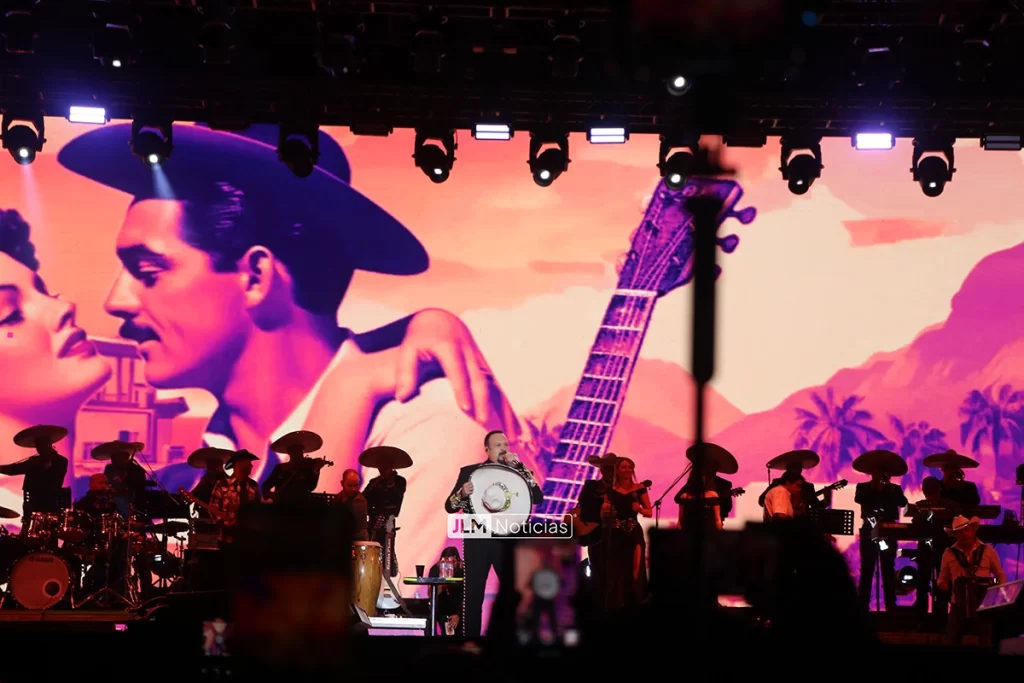 Un gran concierto fue el que Pepe Aguilar ofrecio a su publico de Aguascalientes