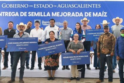 Tere Jiménez encabezó la entrega de semilla mejorada de maíz de riego en el municipio de Jesús María.