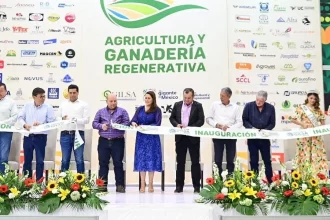 Tere Jiménez inaugura la Expo Leche Gilsa 2025 en Aguascalientes, con más de tres mil participantes y expertos de siete países; el foro impulsa la industria lechera, la innovación agropecuaria y el respaldo a los productores.