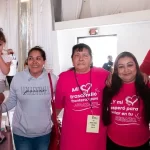 Tere Jiménez impulsa el programa Reencontrando Corazones, que permitió a madres de Aguascalientes reencontrarse con sus hijos migrantes en Estados Unidos durante un emotivo evento en Albuquerque.