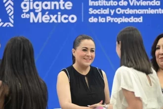 Tere Jiménez premia a estudiantes por propuestas de vivienda social sustentable en Aguascalientes; participaron 61 equipos universitarios.