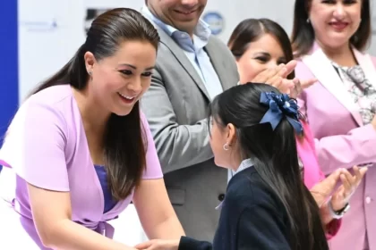 Tere Jiménez y Telmex-Telcel entregan becas, bicicletas y apoyos en Aguascalientes para impulsar la educación y apoyar a personas en situación vulnerable.