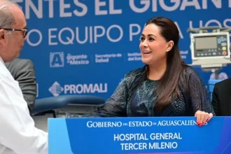 Tere Jiménez entrega equipamiento médico de última generación a hospitales de Aguascalientes, mejorando calidad y capacidad de atención en salud.
