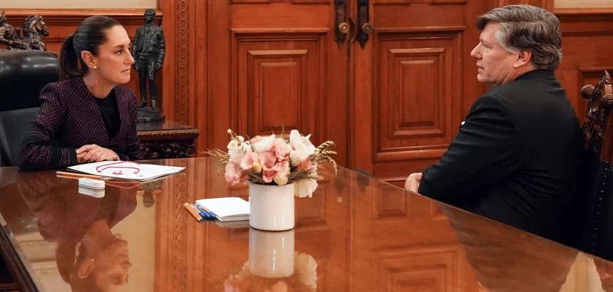 Claudia Sheinbaum, presidenta de México y Christopher Landau, subsecretario de Estado de E. U., durante su reunión de este miércoles en palacio nacional
