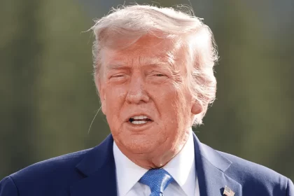 Donald Trump arribó a la Casa Blanca para una reunión con su equipo de seguridad, bajo la duda de unirse al bombardeo contra Irán