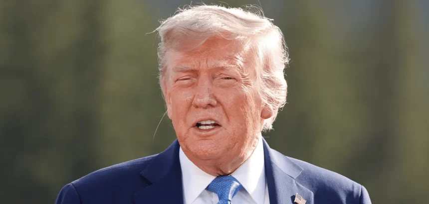 Donald Trump arribó a la Casa Blanca para una reunión con su equipo de seguridad, bajo la duda de unirse al bombardeo contra Irán