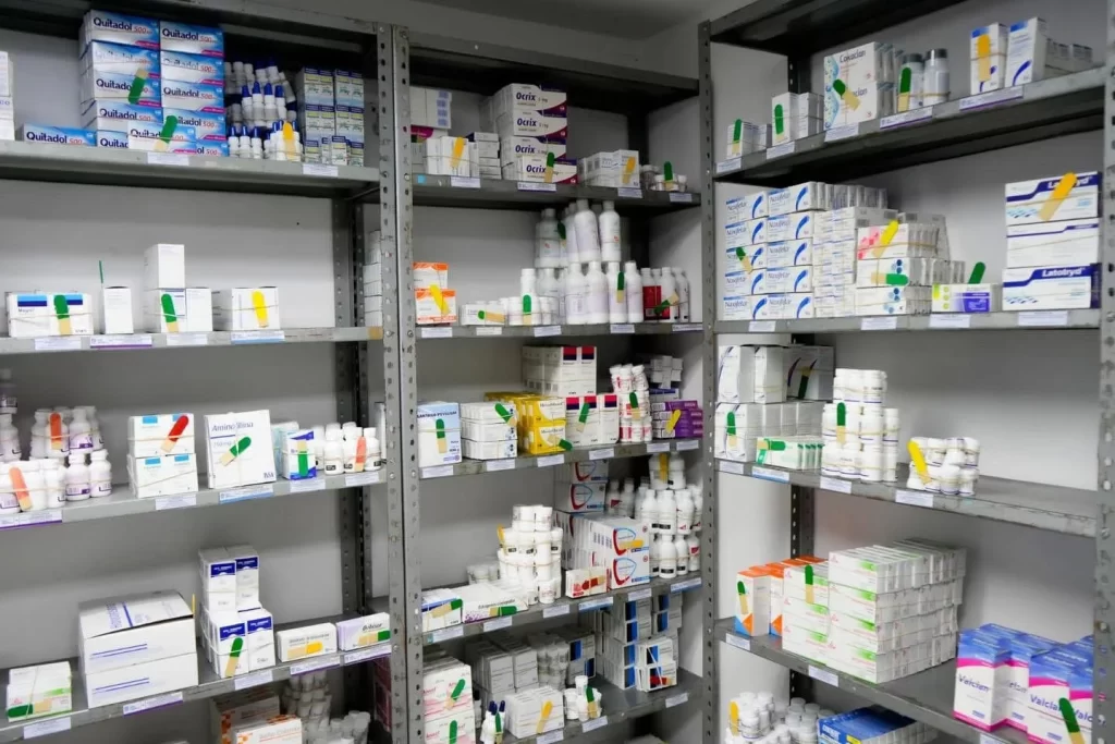 El abastecimiento de medicamento gratuito son una parte fundamental de los centros de salud