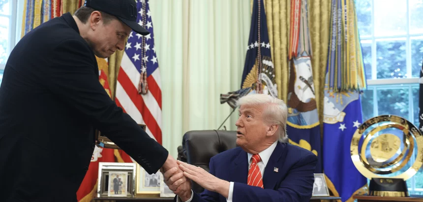 El "bromance" de Elon Musk y Donald Trump se desvanece públicamente, en medio de ofensivas entre ambos