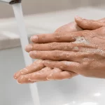 El lavado de manos es una medida de higiene que durante la pandemia llegó a salvar muchas vidas