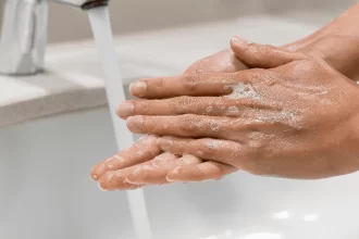 El lavado de manos es una medida de higiene que durante la pandemia llegó a salvar muchas vidas