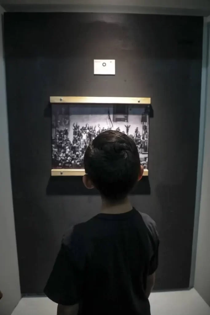 Expectadores de todas las edades apreciaron los hechos convertidos en arte