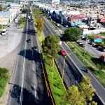 Se realizaron trabajos de limpieza general, desmalezado, pintura en barandales del puente y postes, aplicación de recubrimiento anti-graffiti, retiro de propaganda y acciones de arborización con la plantación de 100 huizaches
