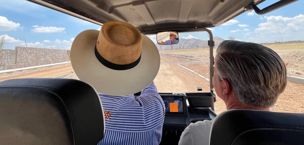 La barda perimetral que rodeara al fraccionamiento ZItara cuenta con un 65 por ciento de avence con el toque caracteristico de Grupo Plusvalterra