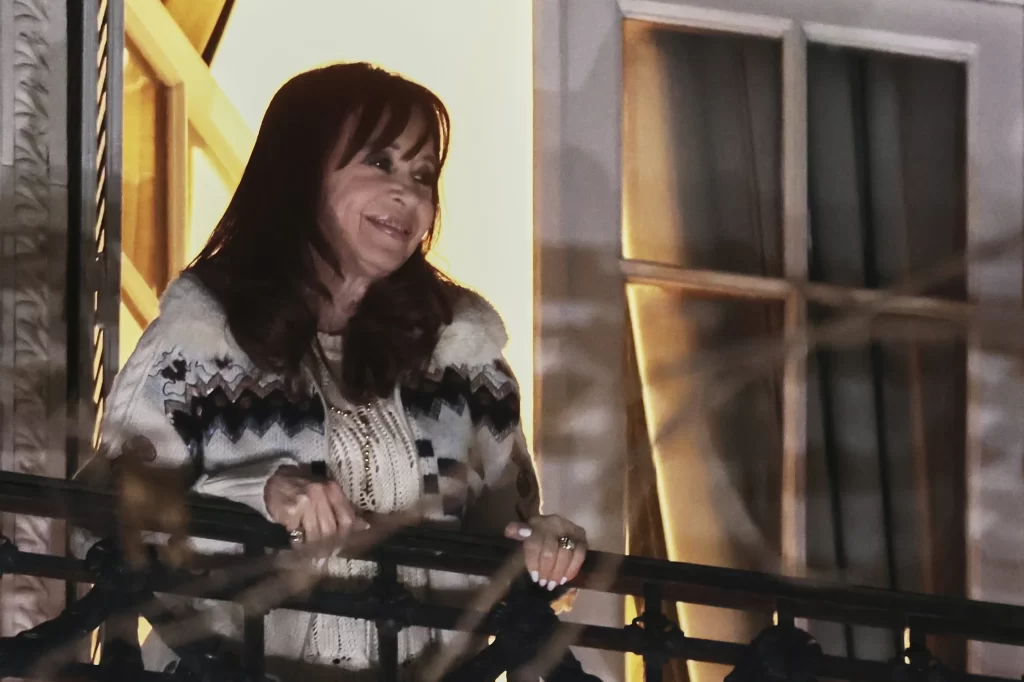 La exmandataria se limito a saludar a sus seguidores sin emitir palabra alguna 1