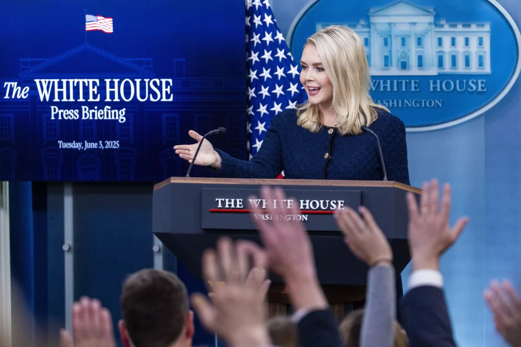 La funcionaria estadounidense Karoline Leavitt en rueda de prensa dijo que el acuerdo de aranceles reciprocos concluye en el mes de julio