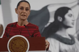 La presidenta Claudia Sheinbaum informó en la mañanera que pidió información completa a E. U. sobre muerte de connacional en oficinas de ICE