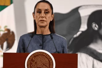 La presidenta Claudia Sheinbaum pide a mexicanos conducirse por la vía pacífica ante manifestaciones contra redadas de Trump