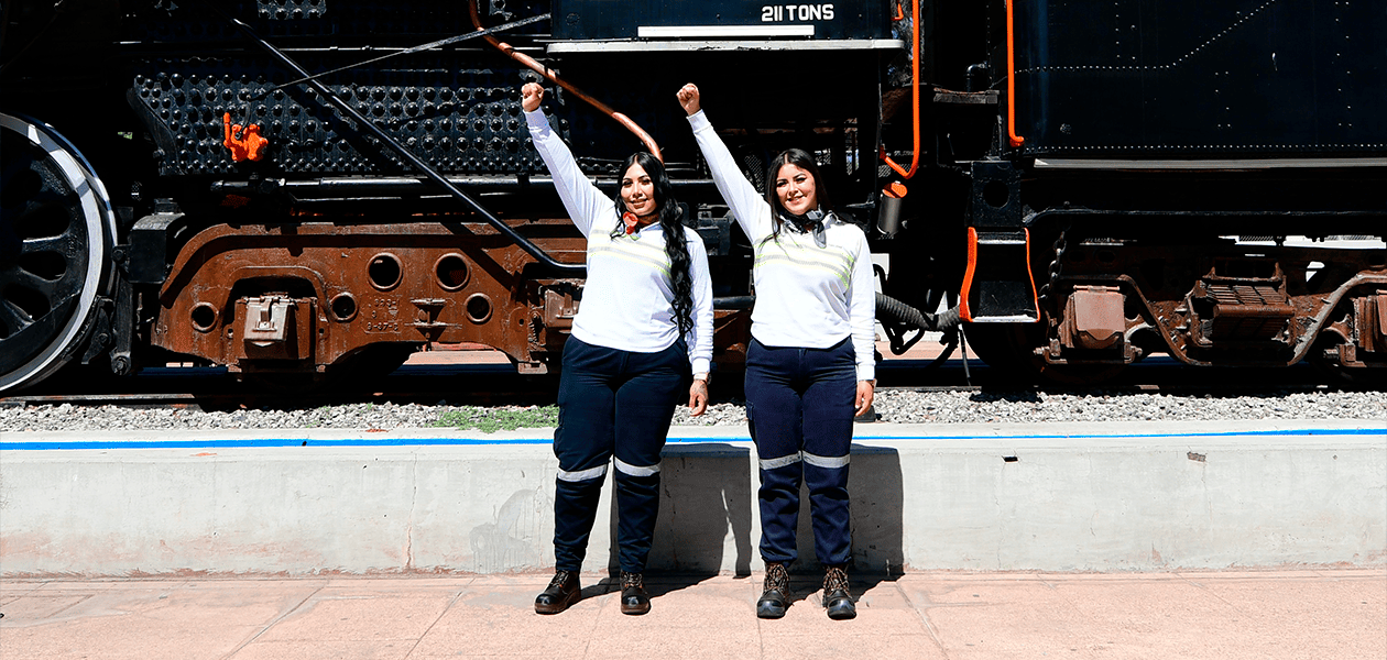 Las aguascalentenses, Cassandra Cháirez y Yulissa Gaytán, se convirtieron en las primeras maquinistas ferroviarias en México.