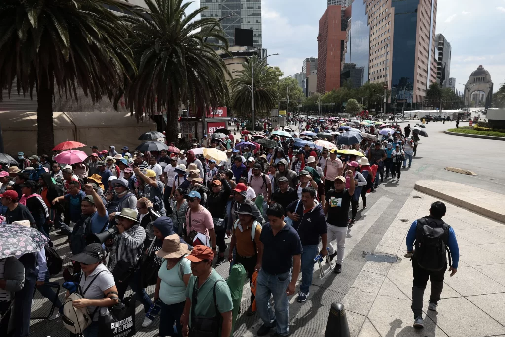Las autoridades federales reiteraron el derecho a la libre manifestacion y expresion y condenaron cualquier manifestacion de violencia