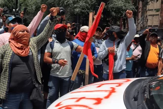 Maestros se manifestaron a las afueras de las inmediaciones de la Secretaría de Gobernación, provocando una serie de disturbios